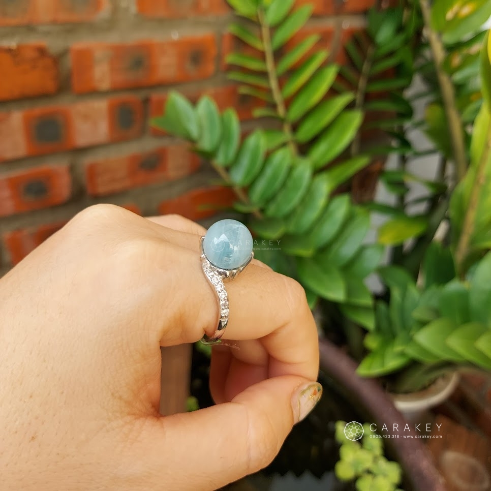 Nhẫn bạch kim đính thạch anh aquamarine, nhẫn đá, nhẫn đá quý, nhẫn cẩm thạch, nhẫn đá ruby, nhẫn đá thạch anh, nhẫn đính đá, nhẫn mặt đá, nhẫn mã não, nhẫn thạch anh, nhẫn bạc đính đá, nhẫn vàng đính đá, nhẫn bằng đá, nhẫn vàng đá quý, nhẫn đá phong thủy, nhẫn bạc đá quý, nhẫn đá quý phong thủy, nhẫn hạt đá