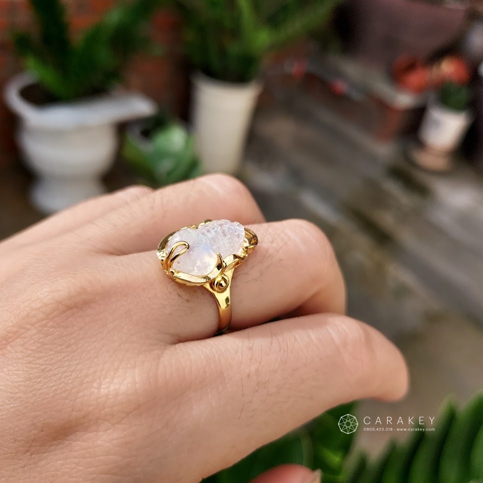 Nhẫn tỳ hưu đá MoonStone, nhẫn đá, nhẫn đá quý, nhẫn cẩm thạch, nhẫn đá ruby, nhẫn đá thạch anh, nhẫn đính đá, nhẫn mặt đá, nhẫn mã não, nhẫn thạch anh, nhẫn bạc đính đá, nhẫn vàng đính đá, nhẫn bằng đá, nhẫn vàng đá quý, nhẫn đá phong thủy, nhẫn bạc đá quý, nhẫn đá quý phong thủy, nhẫn hạt đá