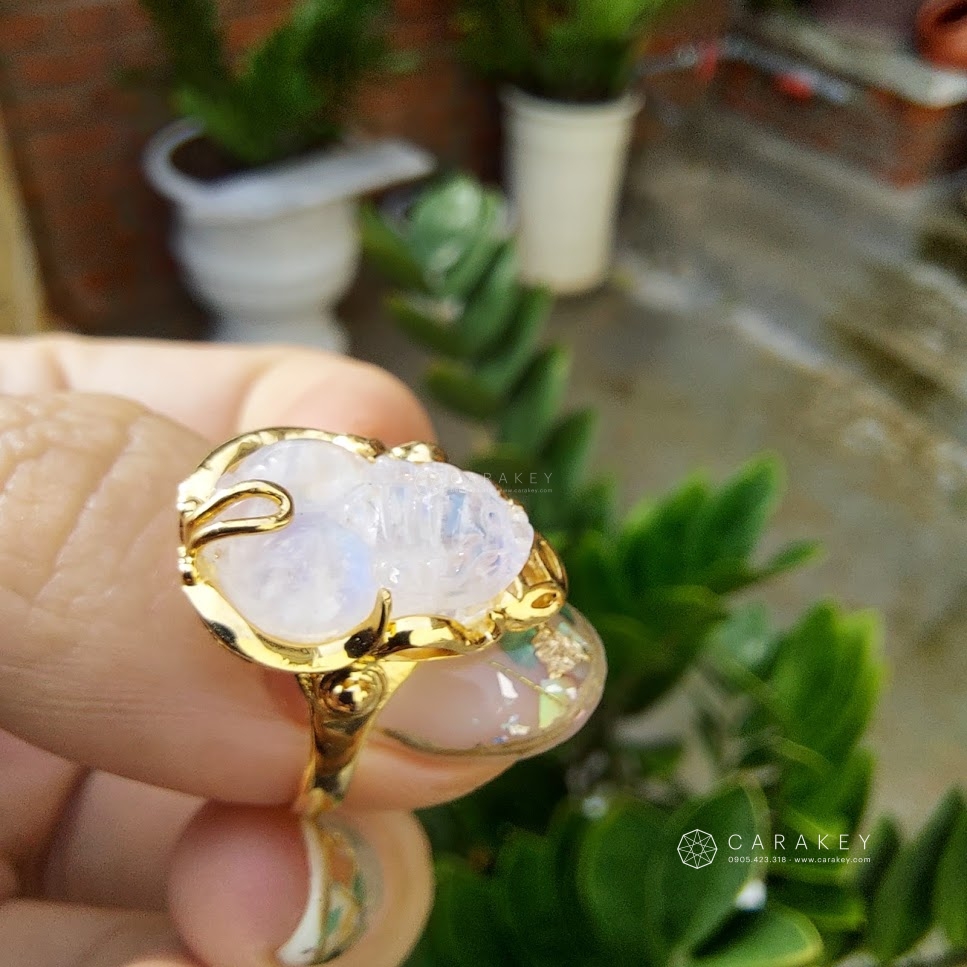 Nhẫn tỳ hưu đá MoonStone, nhẫn đá, nhẫn đá quý, nhẫn cẩm thạch, nhẫn đá ruby, nhẫn đá thạch anh, nhẫn đính đá, nhẫn mặt đá, nhẫn mã não, nhẫn thạch anh, nhẫn bạc đính đá, nhẫn vàng đính đá, nhẫn bằng đá, nhẫn vàng đá quý, nhẫn đá phong thủy, nhẫn bạc đá quý, nhẫn đá quý phong thủy, nhẫn hạt đá