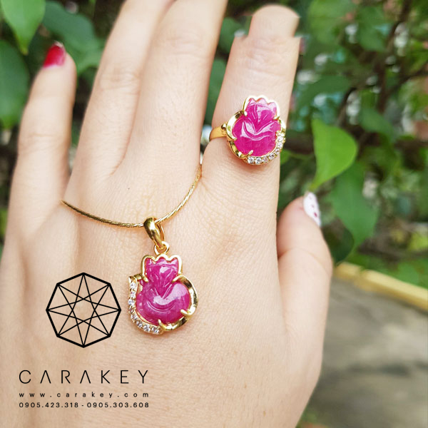 Bộ trang sức hồ ly tròn đá ruby bọc vàng, mặt dây chuyền hồ ly đá, mặt dây chuyền hồ ly bằng đá, mặt dây chuyền hồ ly thạch anh, dây chuyền hồ ly phong thủy, mặt dây chuyền hồ ly đá phong thủy, dây chuyền hồ ly bằng đá, dây chuyền hồ ly đá thạch anh, mặt dây chuyền đá, mặt dây chuyền hồ ly đá ngọc